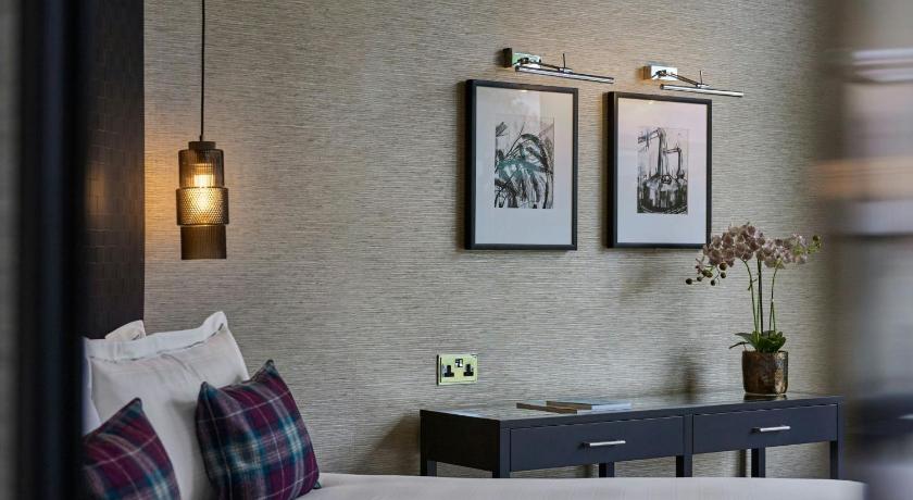 Image of Calton Hill Suite, Studio Suite, 1 King, Calton Hill view, Garden access 11
