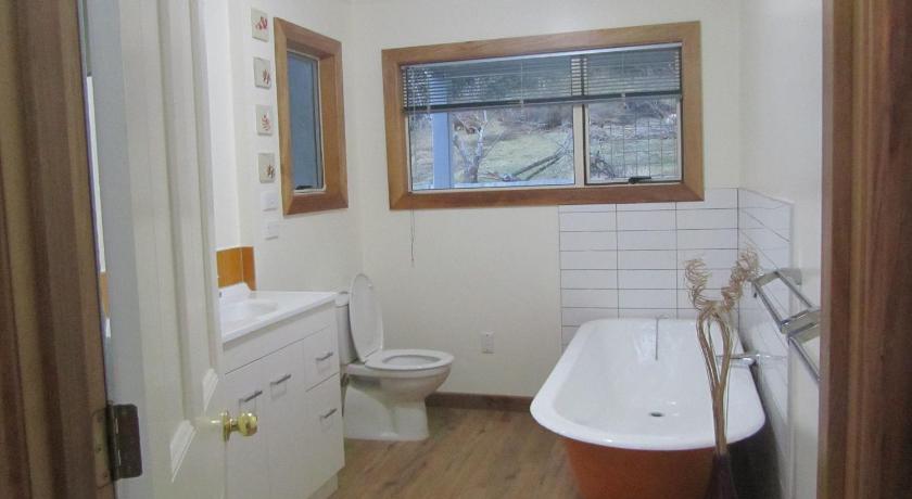 Koromiko Cottage at Lochsloy Farmstay Little River photo
