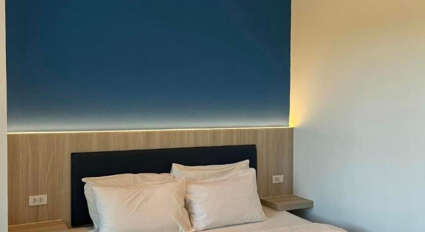 Image of One-Bedroom Suite with Pool Access 8