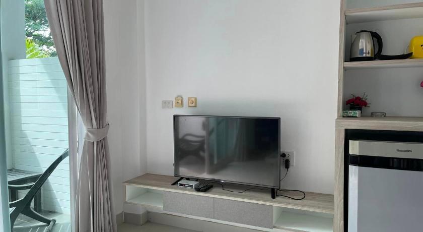 Image of One-Bedroom Suite with Pool Access 15