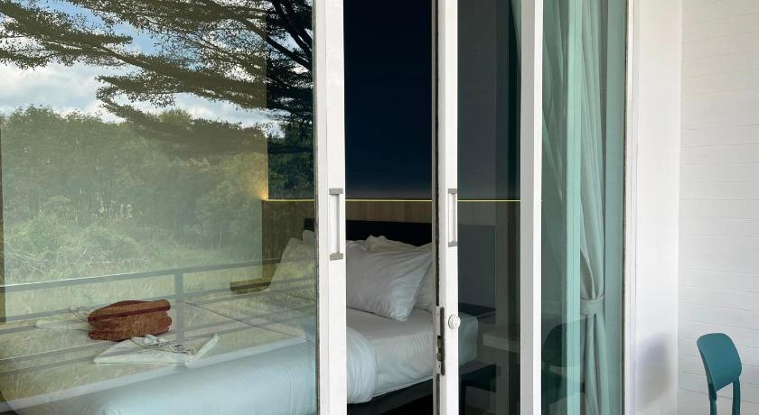 Image of One-Bedroom Suite with Pool Access 7