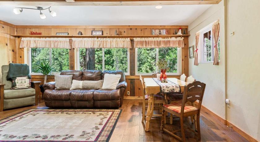 橡树林 Lewis Creek cabin near Yosemite king beds 4星级 住宿 大堂