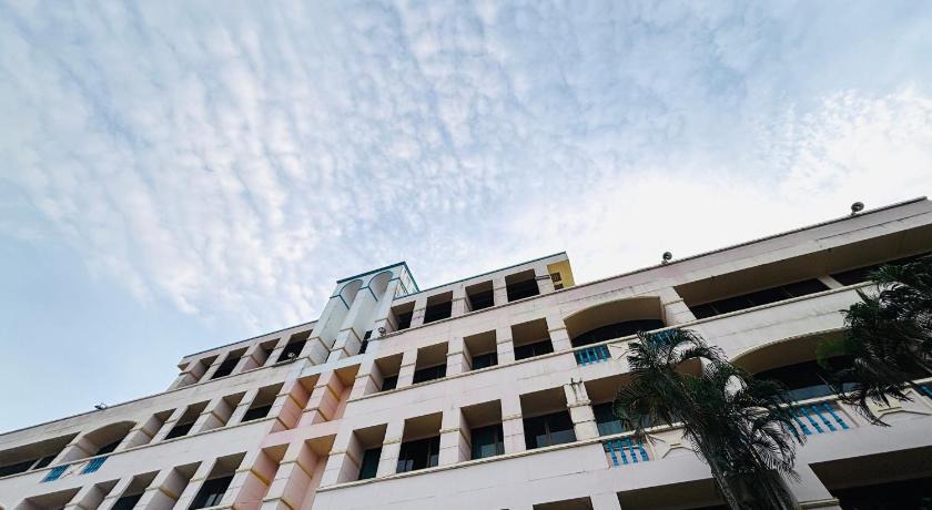 ノンカーイ โรงแรมรอยัลจอมมณี เฮอริเทจ 4つ星 ホテル レストラン