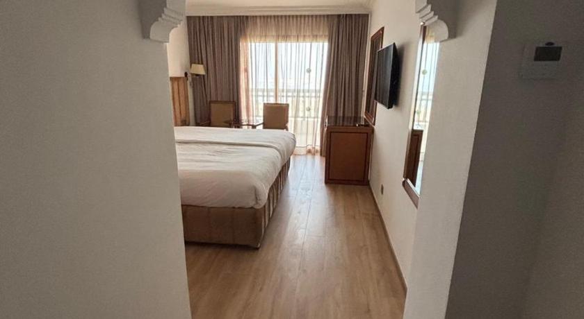 Image of Executive Sea View 6