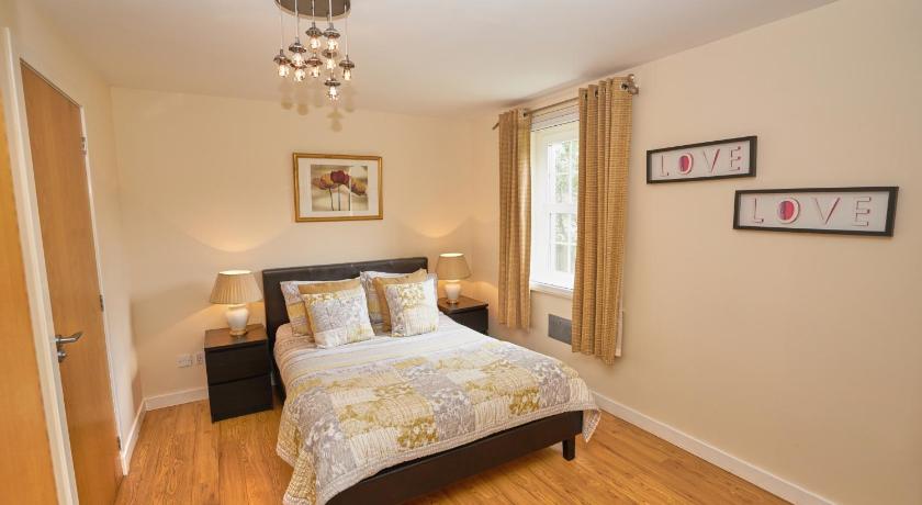 Image of Three-Bedroom Apartment for 6 people 5