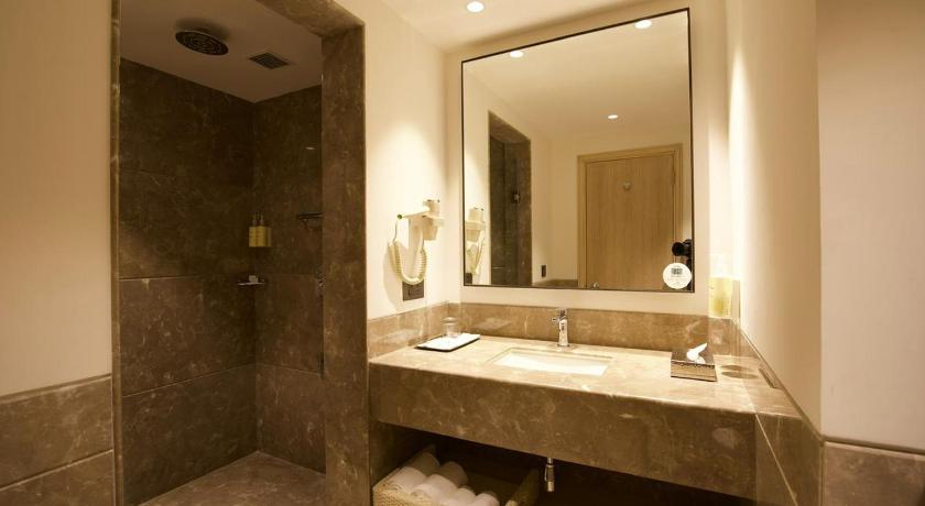 Image of Superior Suite 2