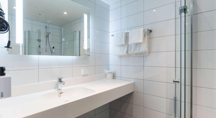 Image of Standard Family Room 13