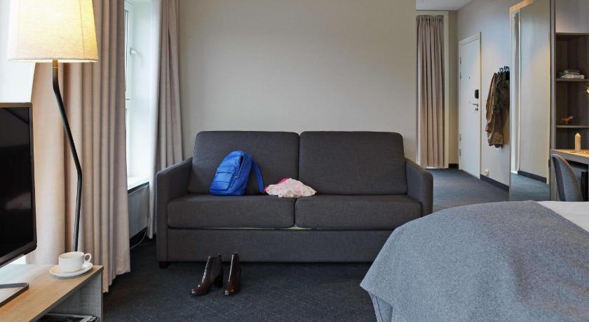 Image of Superior Family Room 1