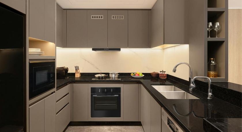 Image of 3 Bedroom Apartment, Bedroom 1: 1 King, Bedroom 2: 1 King, Bedroom 3: 1 King 1