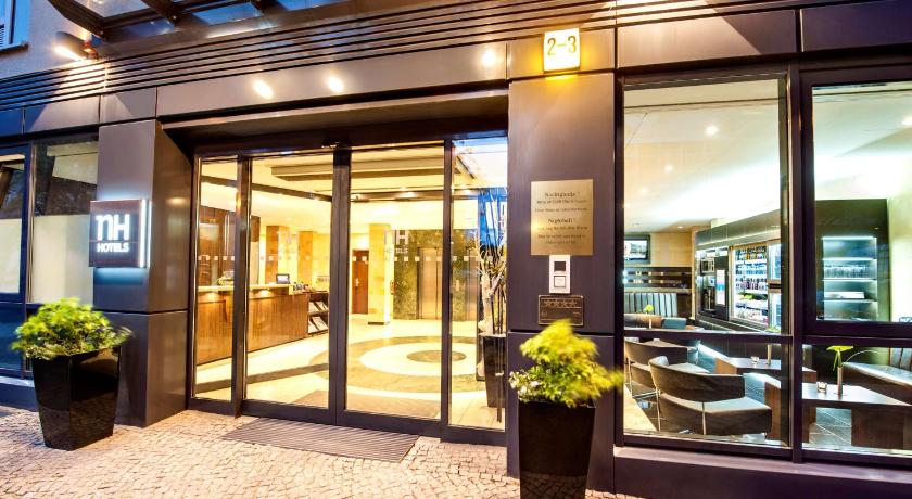 ベルリン NH Berlin City Ost 4つ星 ホテル プール