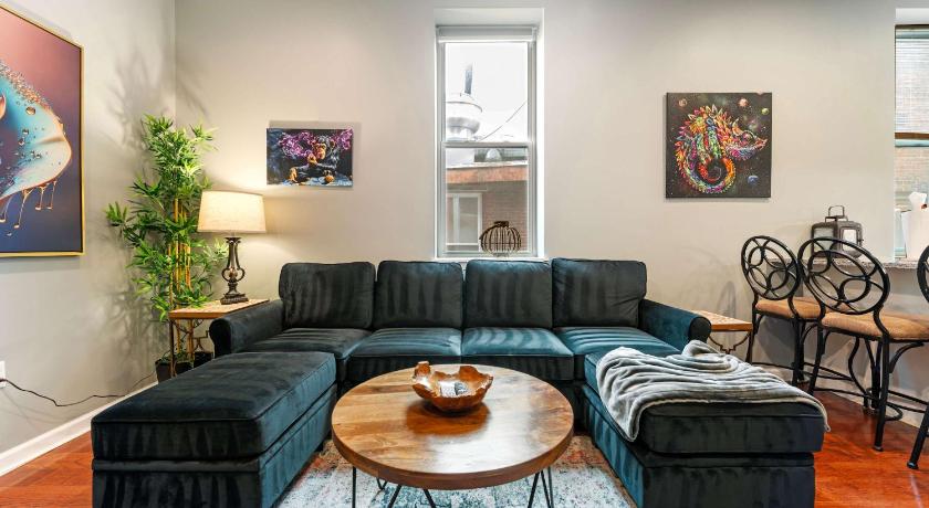 Philadelphia Large 3 bdrm apt, 2ba, unique art 4-Star Accommodation pool