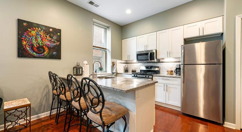 Philadelphia Large 3 bdrm apt, 2ba, unique art 4-Star Accommodation pool
