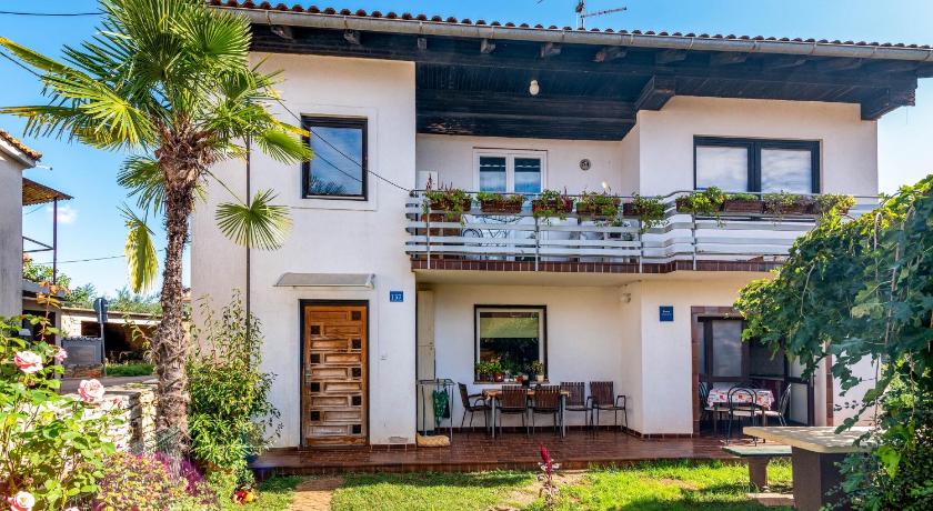 Apartments with parking space Dolinci, Umag - 7111
