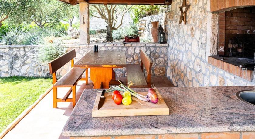 Villa Oliva - Two Bedroom Villa with Terrace and Swimming pool - image 5
