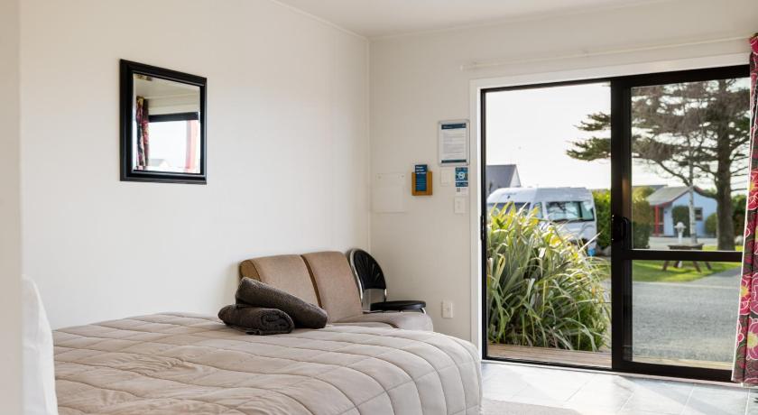 Image of Standard 1 Bedroom Unit - Sleeps 6 7