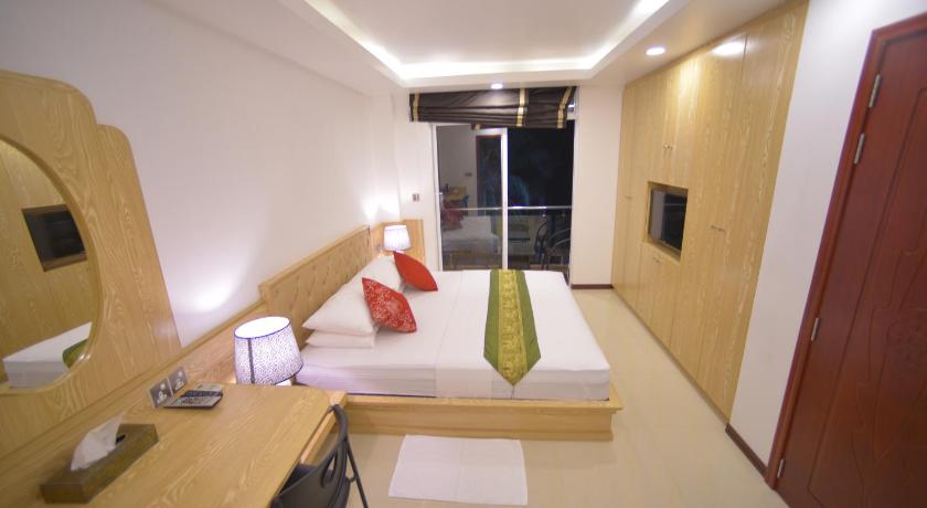 Image of Deluxe Room with Sea View 6
