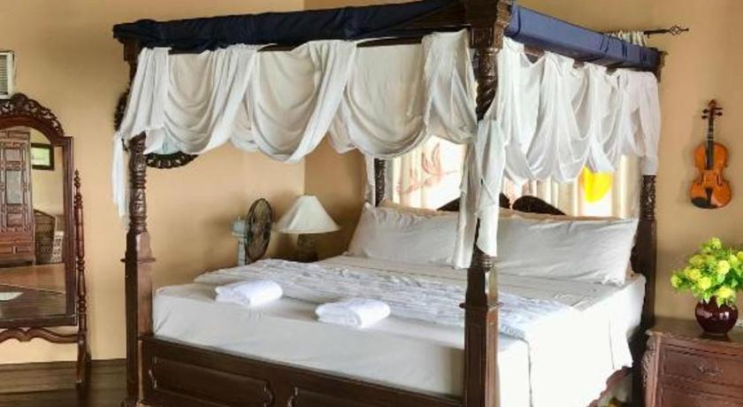 Cebu Camotes Cay Hideaway Hotel pool