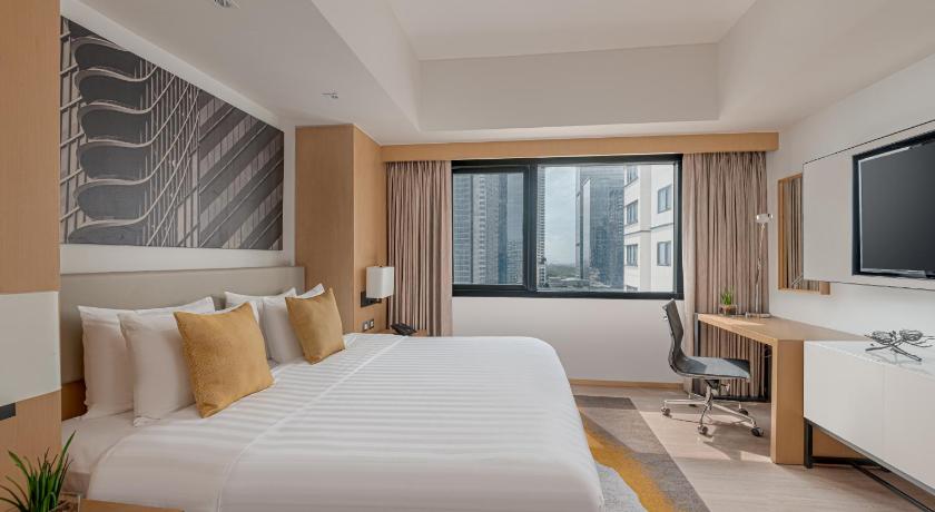 Kuva huoneesta 1 King Bed, One-Bedroom Large Suite with Living Area and Lounge Access 1