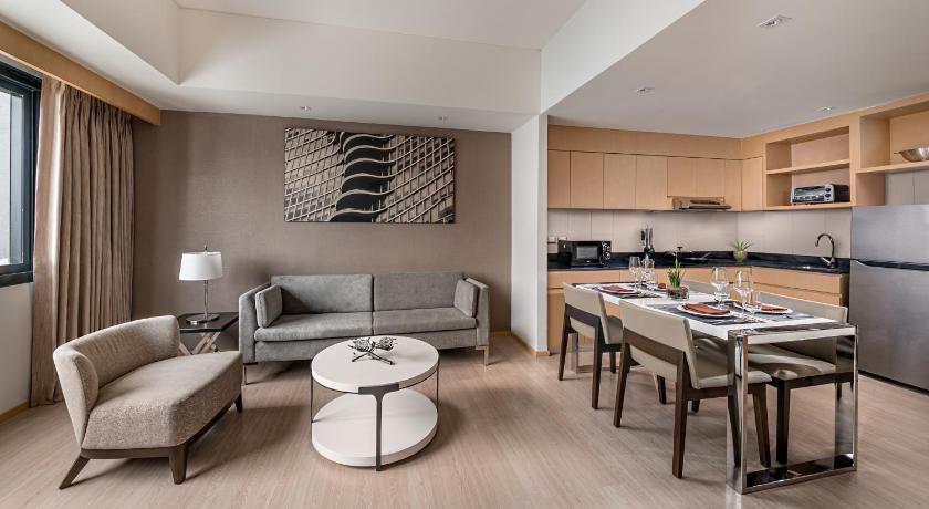 Kuva huoneesta One-Bedroom with 1 King Bed and Kitchenette 4