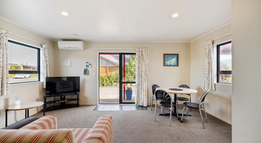 Image of Superior 2 Bedroom Unit - Sleeps 4 5