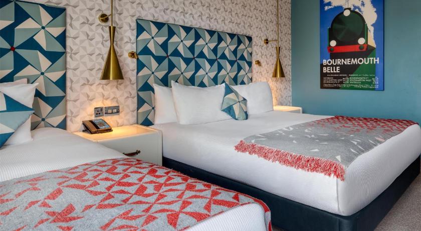 Image of King Guest Room with extra Single Bed 9