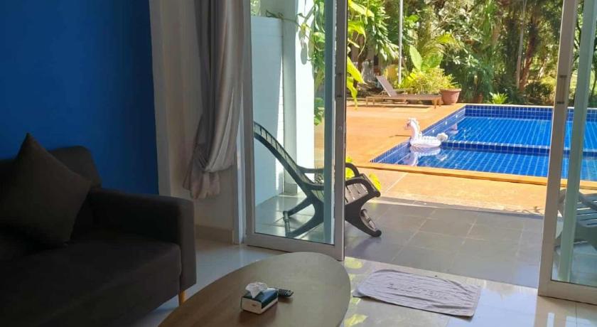 Image of One-Bedroom Suite with Pool Access 4