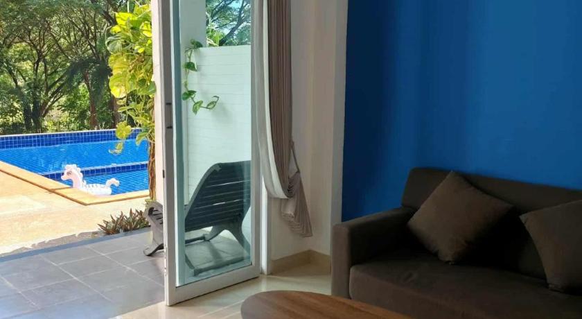 Image of One-Bedroom Suite with Pool Access 11