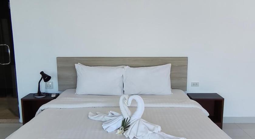 Image of Deluxe Double Room with Balcony and Sea View 8