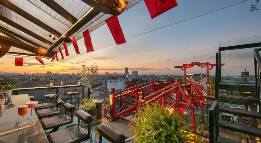 Hanoi Kecho Legacy Hotel & Spa 5-Star Hotel pool