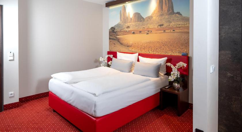 Image of One-Bedroom Queen Suite with Sofa Bed 6