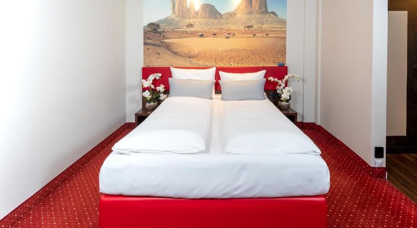 Image of One-Bedroom Queen Suite with Sofa Bed 8