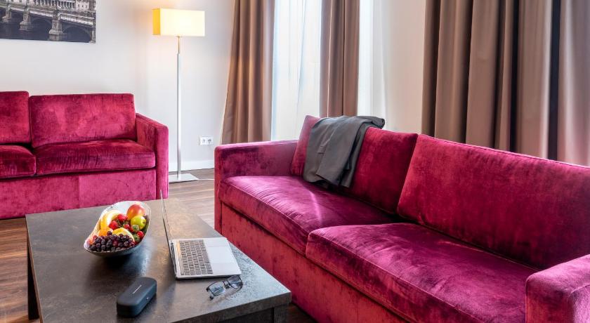 Image of One-Bedroom Queen Suite with Sofa Bed 5
