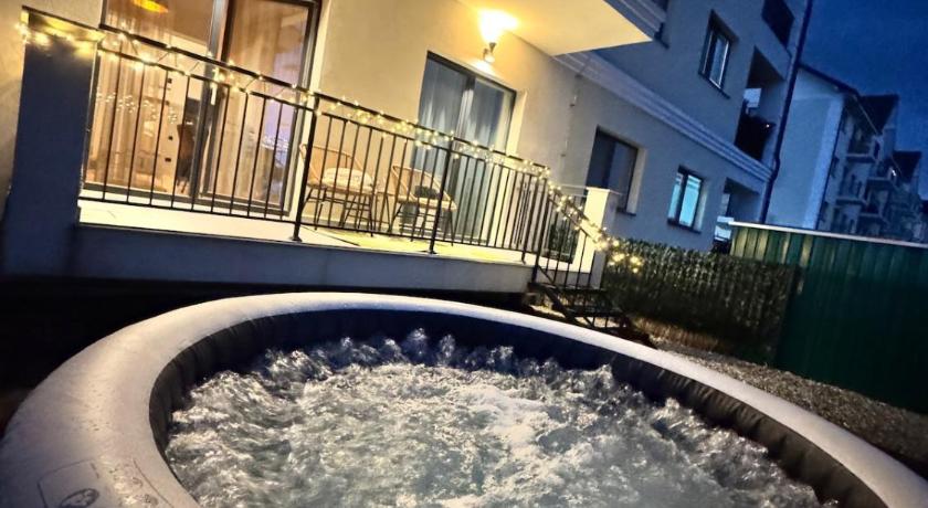 Garden Jacuzzi Apartment by Evan Apartments