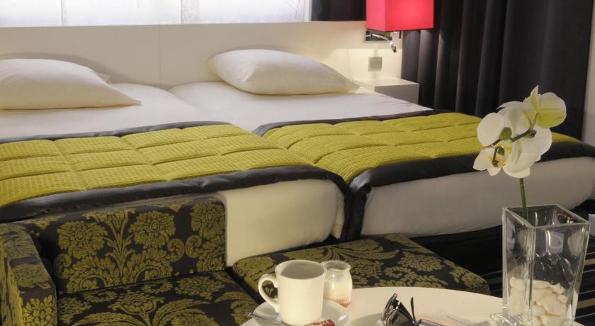 Image of Classic Room with Patio View - twin beds 6