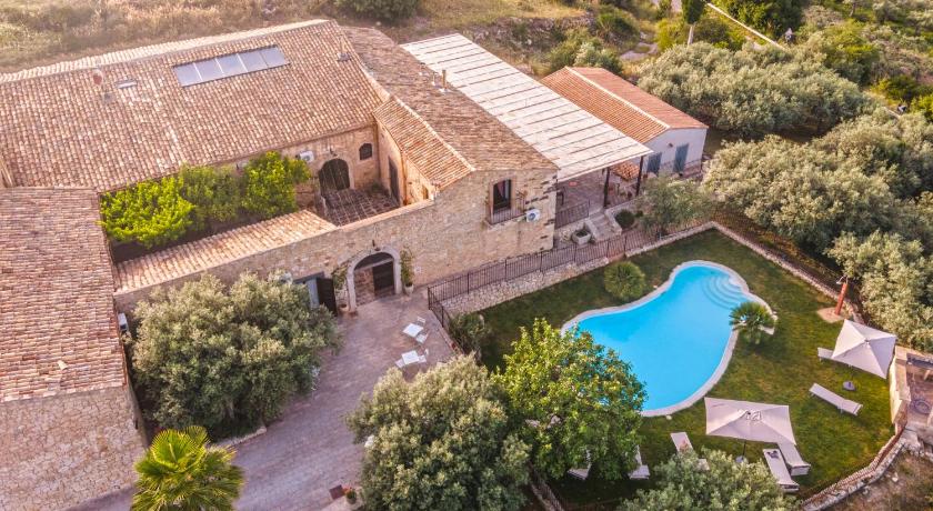 Masseria Fortificata Lo Zafferaneto