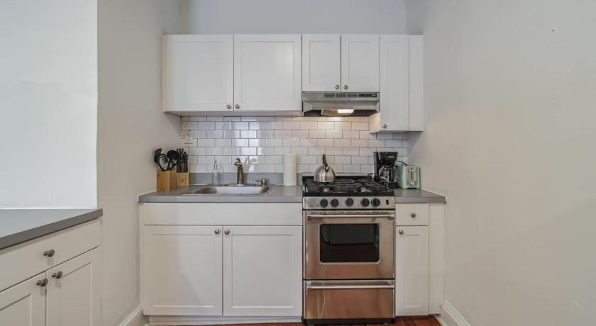 필라델피아 (PA) Huge and Sunny 1BR in Center City 3성급 숙소 레스토랑