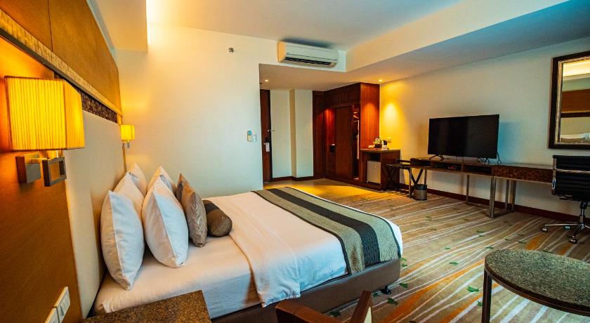 Image of 1 Double Bed, Nonsmoking, Premier Room 6