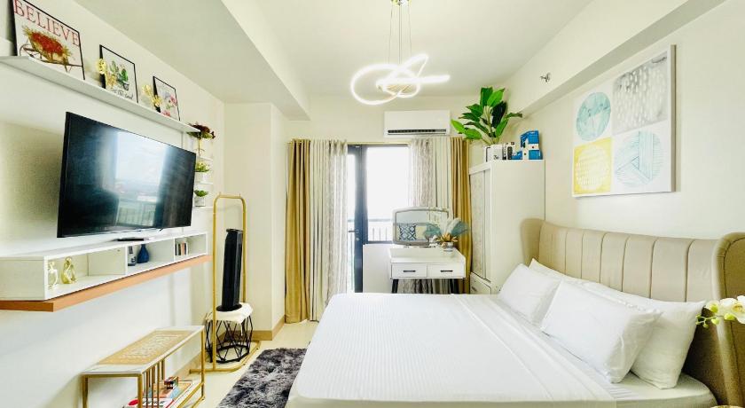 Modern Studio Hideaway Near City Spots