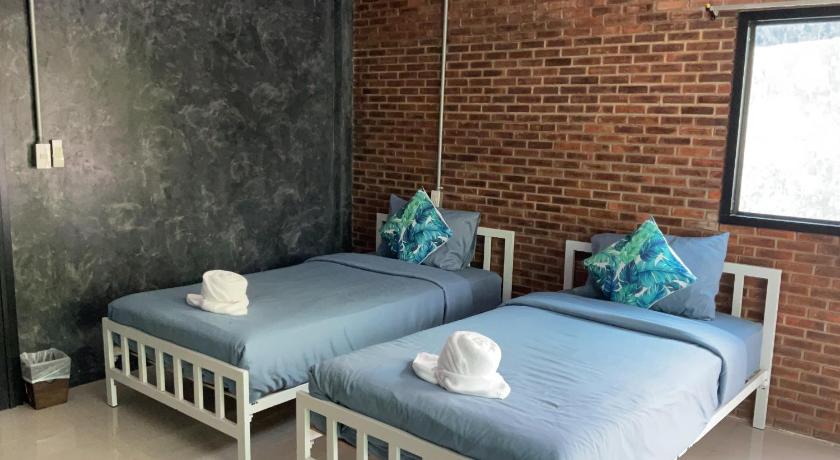 Image of Twin Deluxe Room 10