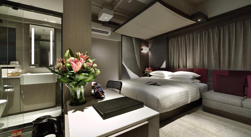 Image of Deluxe King Room 1