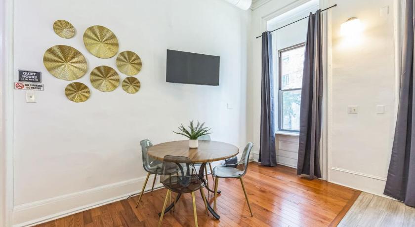 Philadelphia Large Historical Center City 1BR that Sleeps 4 3-Star Accommodation restaurant