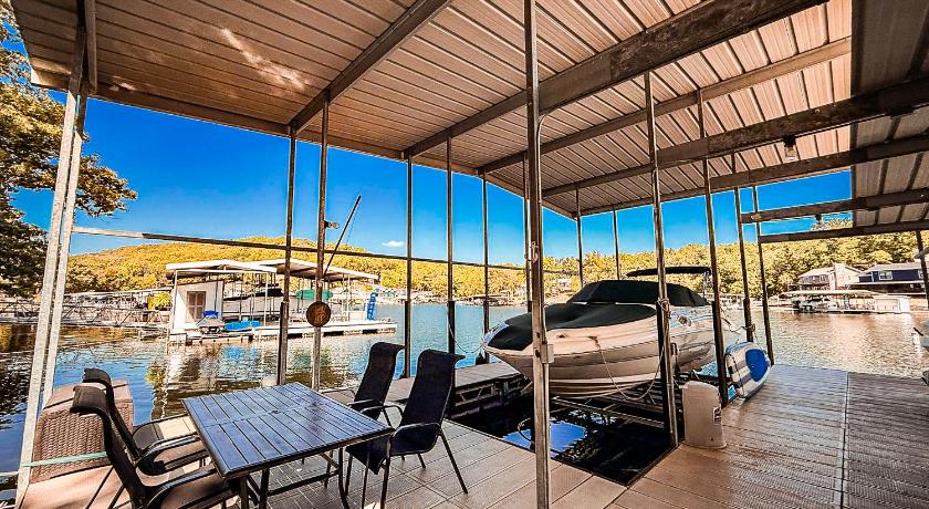 Sunrise Beach Near Paradise-3BD2BADockDeckFirepitKayaks-7PP 4-Star Accommodation amenity