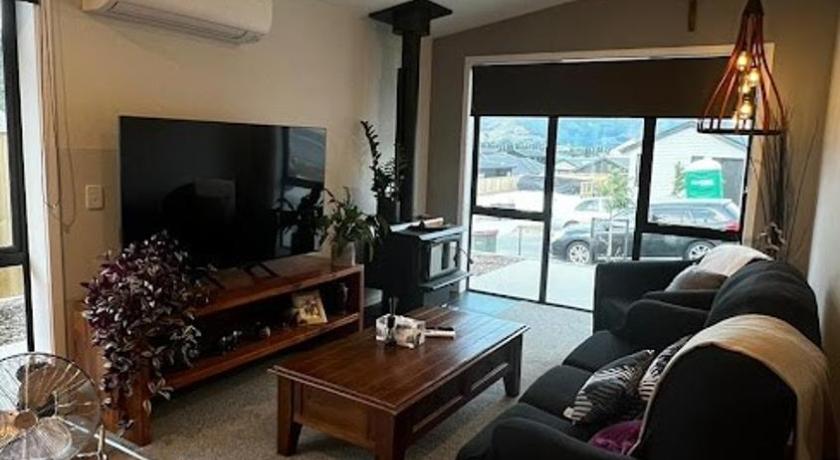 Cute Abode on Shepherd Road - Pet Friendly 3 Bedroom House