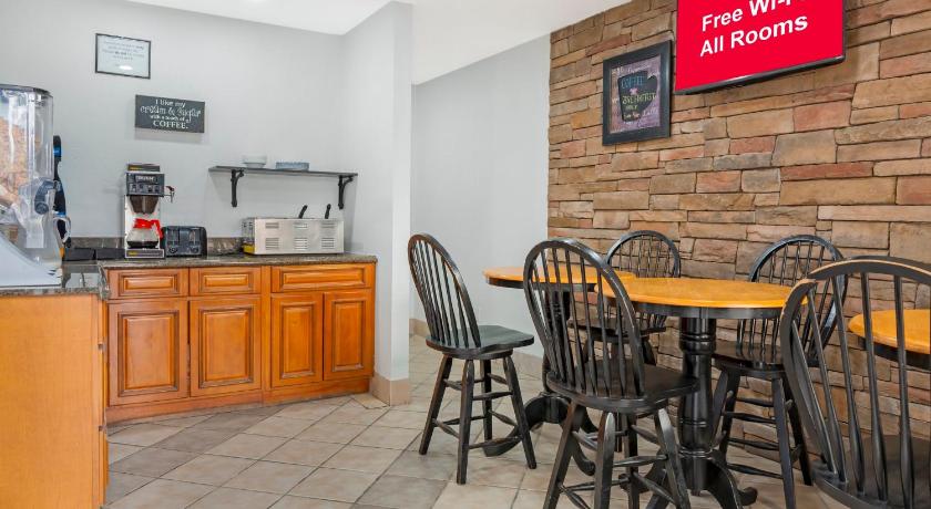 Red Roof Inn Bowling Green - image 10