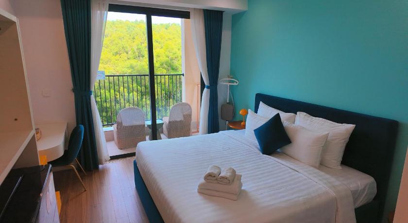 Phòng 4 người Nhìn ra cảnh Núi non (Quadruple Room with Mountain View)tooltipPhòng 4 người Nhìn ra cảnh Núi non (Quadruple Room with Mountain View)