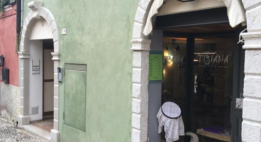 Casella's Apartments photo