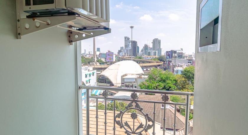 KS RESIDENCE (VICTORY MONUMENT) - image 4