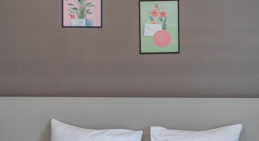 Image of Deluxe - 1 King Bed 9