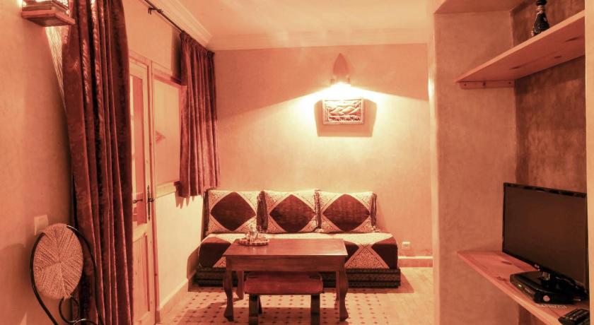 Image of Quadruple Room with Sea View 4