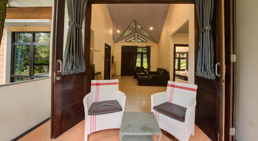 Image of Zebra Deluxe Three-Bedroom Bungalow 5